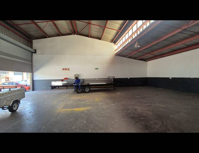 219M² WAREHOUSE TO LET IN JET PARK